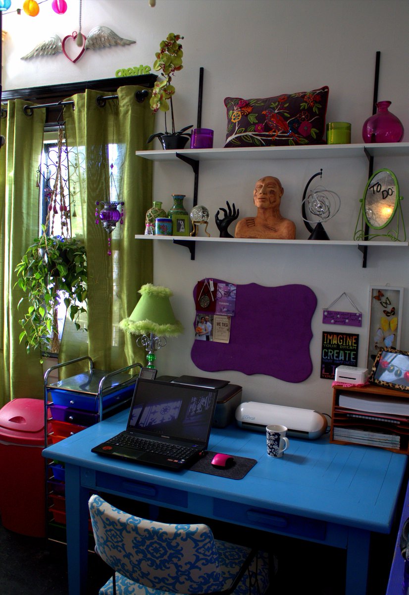 jessmadonia's tweet photo. Seriously neglecting the twitterverse lately. oops! Been super busy entrepreneuring! Here's where the magic happens! https://t.co/nR1iTbyYIs