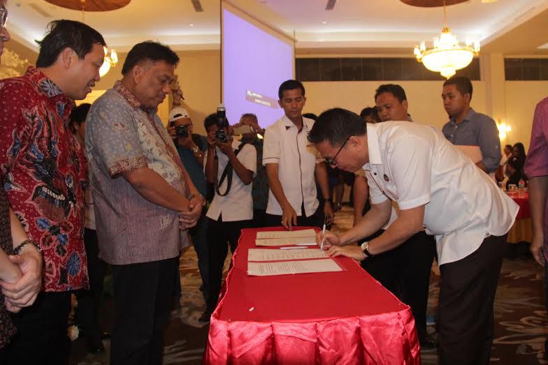 Rapat Kerja Gubernur Bersama Bupati-Walikota Se Sulut tomohonkota.com/rapat-kerja-gu…