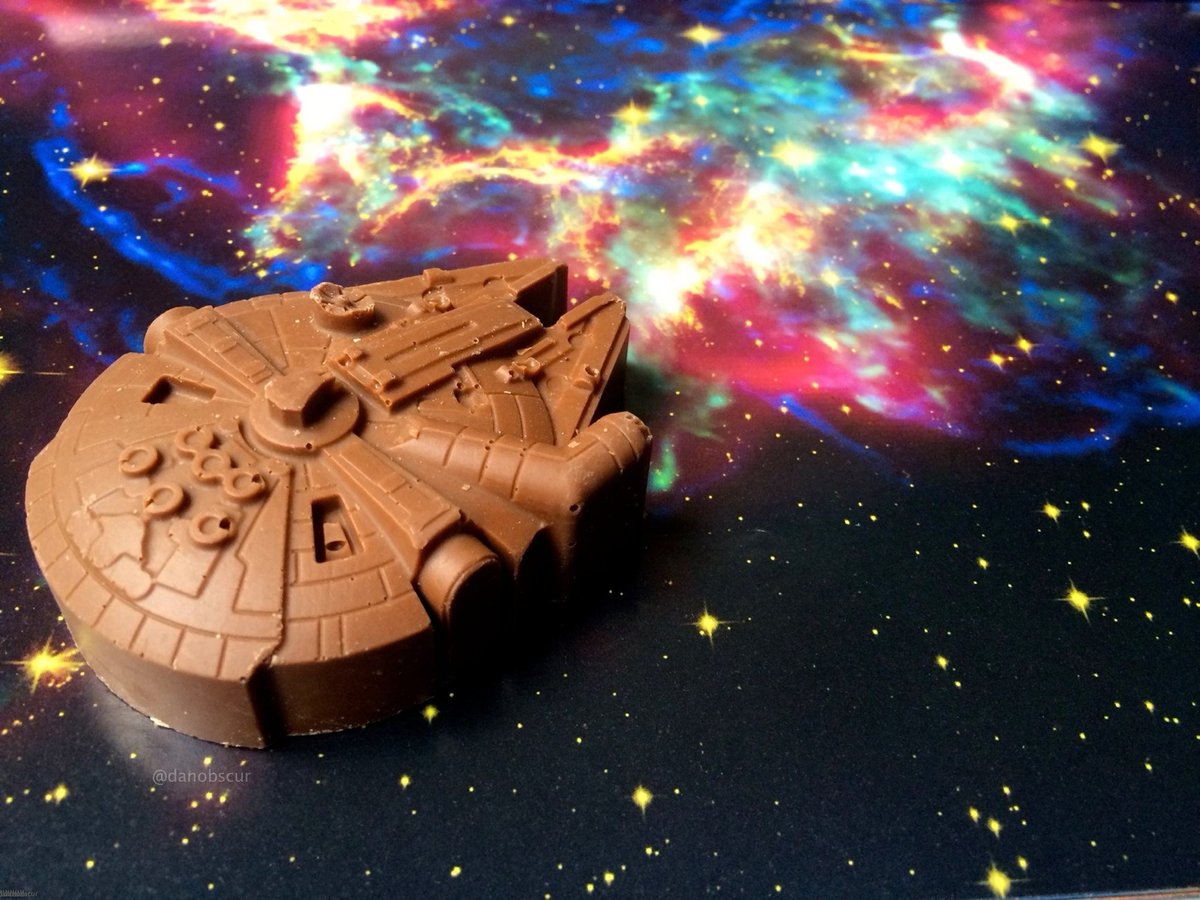 danobscur's tweet photo. Han Solo &amp; Chewbacca's Millenium Falcon!  #chocolate #space #tasty @starwars https://t.co/zo03V2VZL6