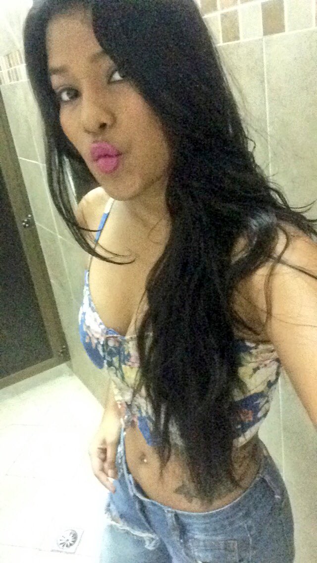 Tanishajust's tweet photo. bucos besos😂😽🙊 #primerfin @Conniejohani tasss??? https://t.co/kiL0BaQn4P