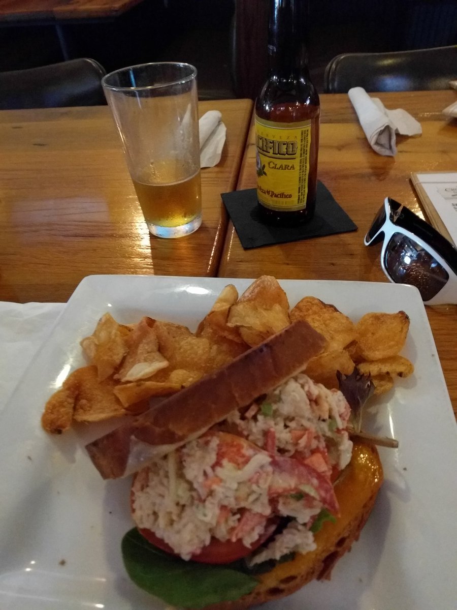 I devoured this Lobster grilled cheese today <a href="/TheCrookedSpn/">The Crooked Spoon</a>  I think God made it..