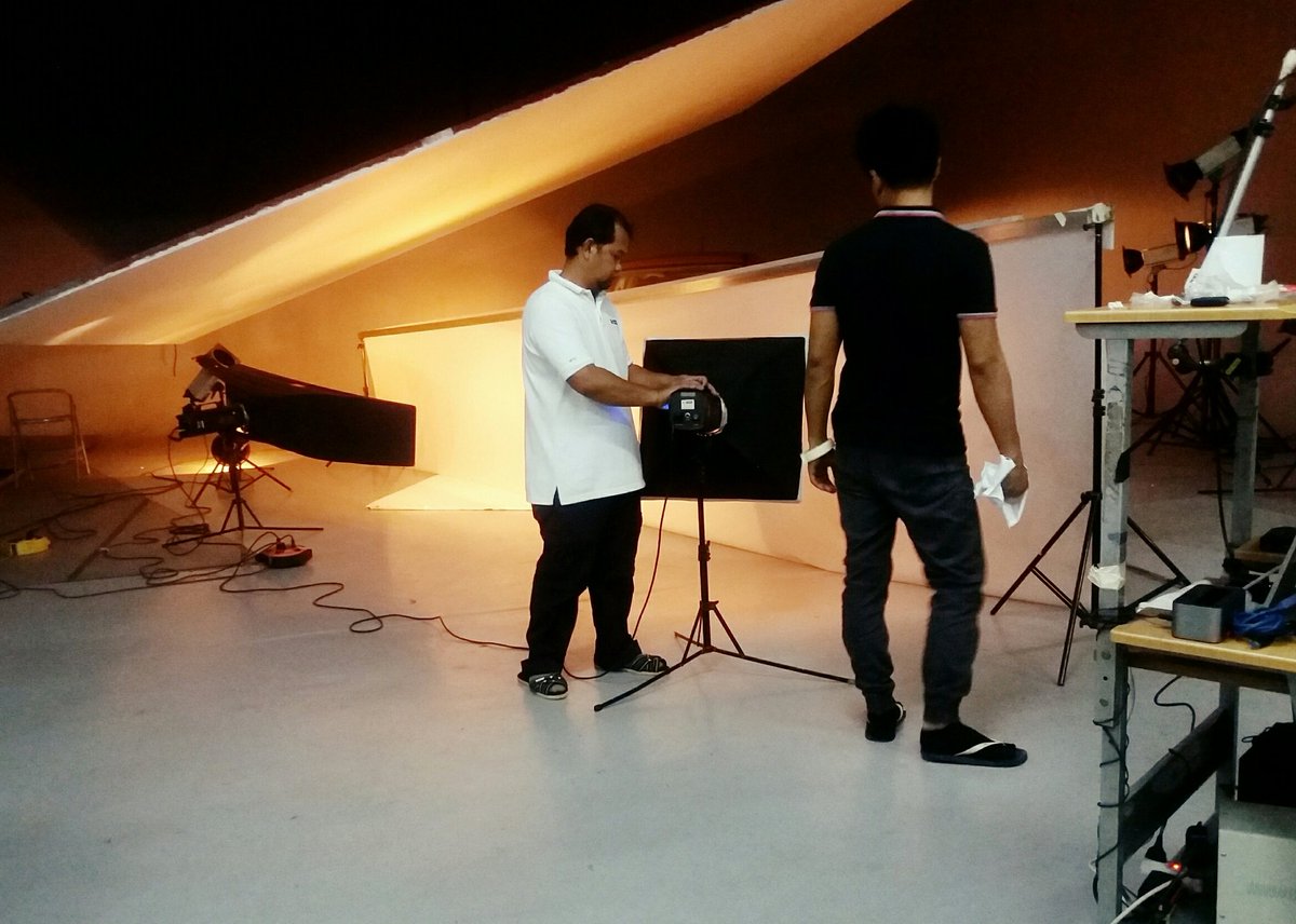 clalalove_'s tweet photo. Monday shoot! #AdPhoto #MakeItYours 😊 https://t.co/qU7sFOaut7