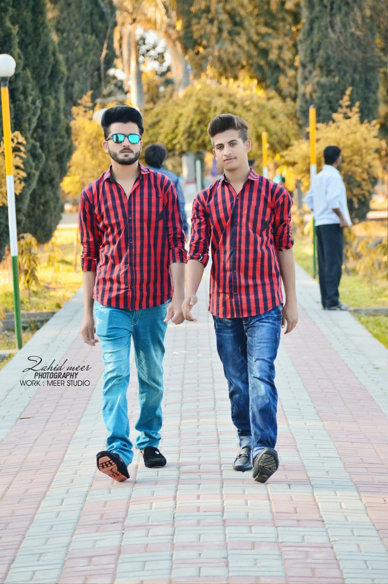 waince_hamza's tweet photo. Smartness is a perfect beauty...Ch Hamxa Waince with Bro Hâšèéß Ähmëð..¿ https://t.co/PM18A6gYAE