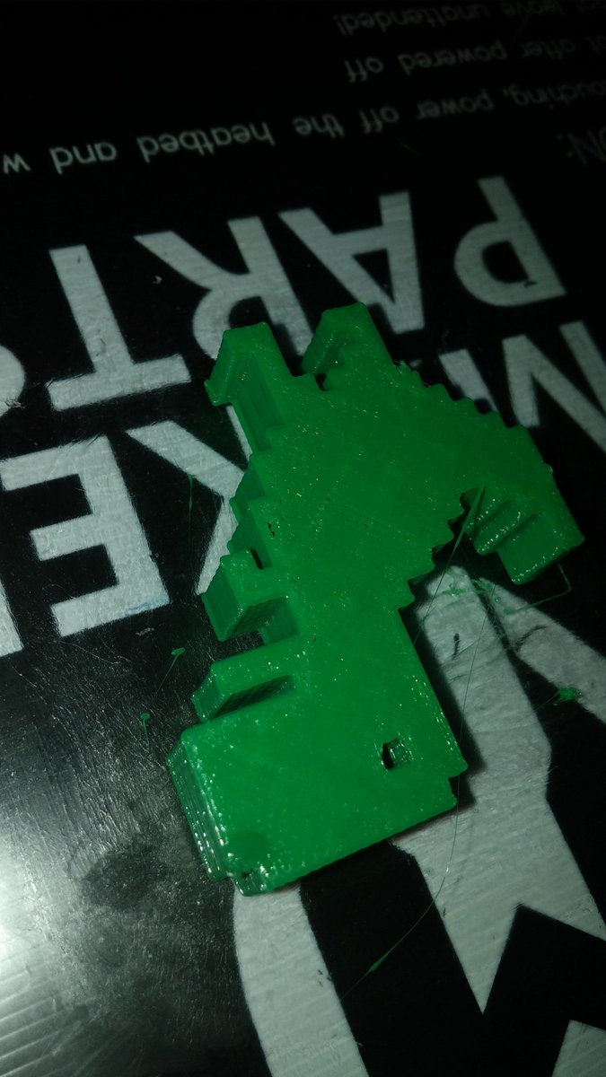 DeX7er's tweet photo. La tercera es la vencida! Sin calibrar aun. Ni yo la creo buen resultado. #cubeevolution #firstprint #prusa #chrome https://t.co/fJrlptgrvF