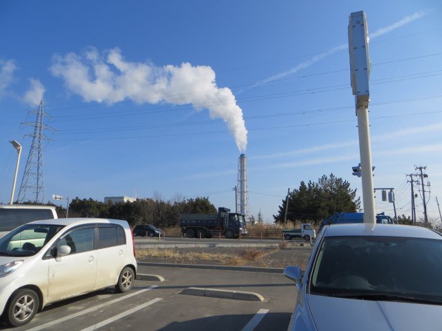 Cmk2wl 白い煙を噴出しているのは相馬共同火力発電所 新地発電所 現在 中国産の木質バイオマスチップを混焼中 略 南 相馬市原町火力 広野火力 いわき勿来火力では 既に福島県産材チップを混焼しています 体のよい森林除染廃棄物の処理施設です
