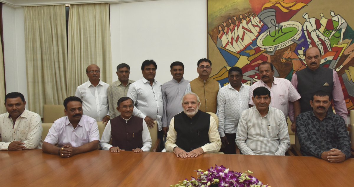 DeshGujarat's tweet photo. A delegation of farmers and local representatives of Rajkot led by Minister Mohanbhai Kundariya call on PM(PIB) https://t.co/hcAZc0SnzQ