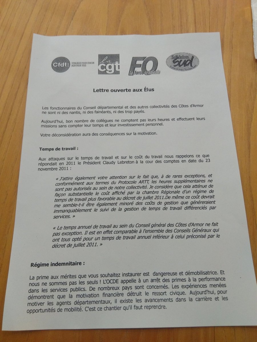 armortv's tweet photo. #votebudget mobilisation des agents @cotesdarmor22  lettre ouverte aux élus. https://t.co/mSN1oisdVs