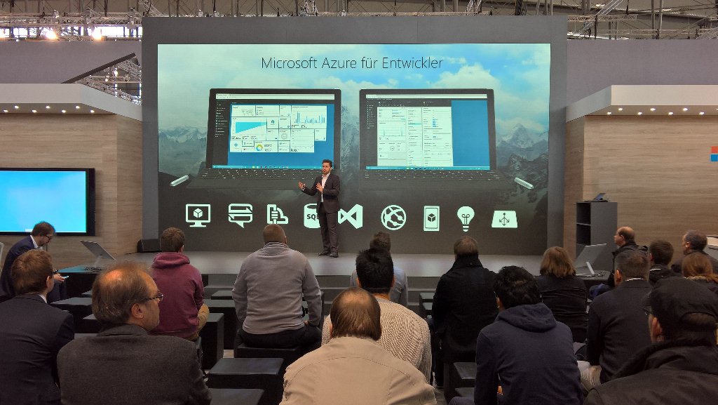 manicnico's tweet photo. Live on stage: @einRobby und 360 Grad für Developer! #CeBIT16 #DigitalesWirtschaftswunder #MSDN https://t.co/lQ4boFSzRB