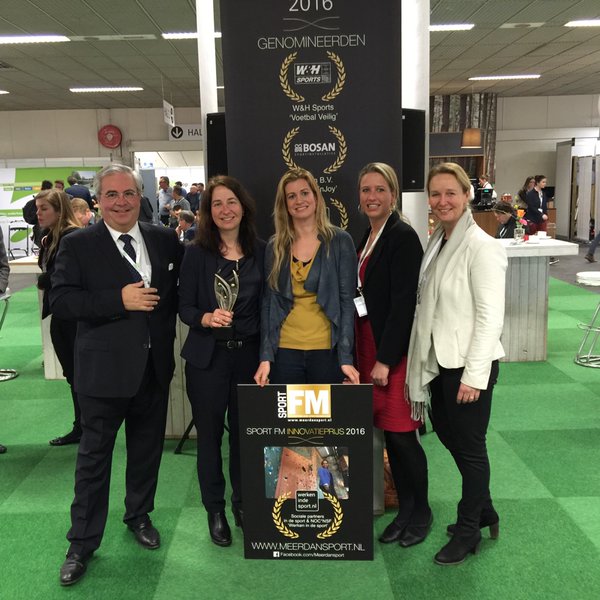 KittyvdHoven's tweet photo. @Sportwerkgever en @FNVSport gefeliciteerd met het winnen van de @Meerdansport innovatieprijs voor de E-portal https://t.co/d2LssXPvTg
