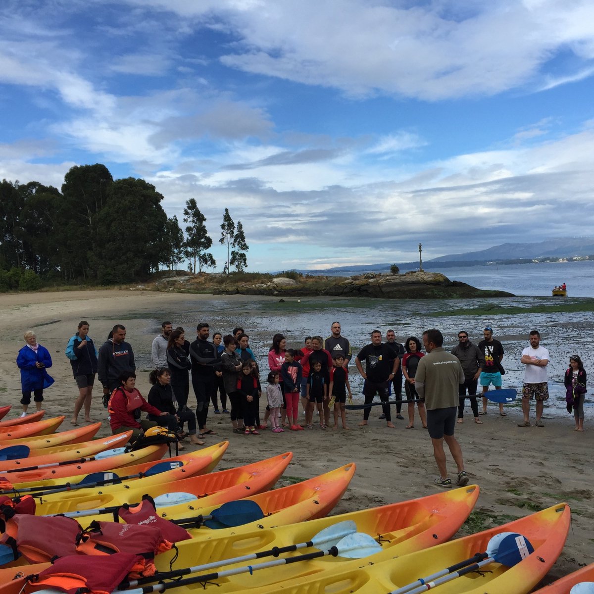 Este #DíadelPadre únete al evento de ruta en kayak a la isla de Cortegada by @piraguilla 
piraguilla.com/regalo-dia-del…