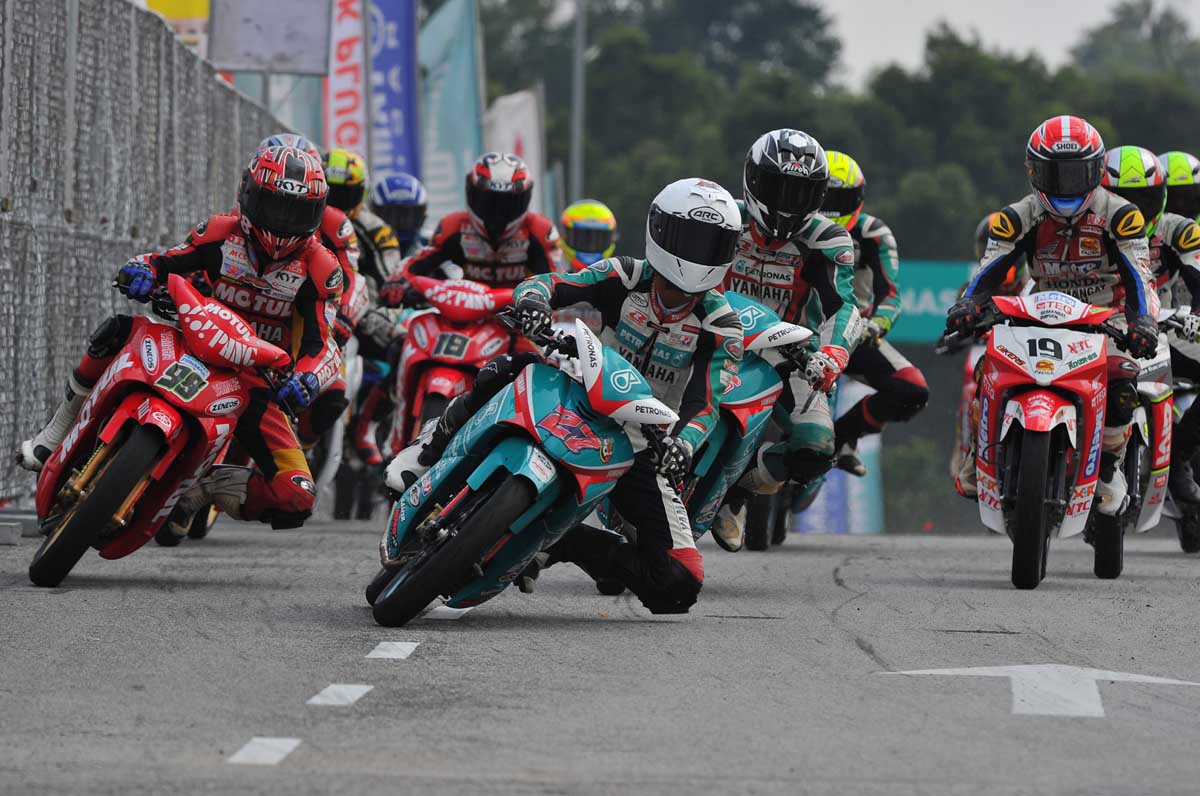 Sports247my's tweet photo. #KasmaDaniel ketepi #pelumba senior Kejuaraan #CubPrix #AAM #Malaysia #PETRONAS 2016 - https://t.co/KOXo3DMMwR https://t.co/33j29J40a7