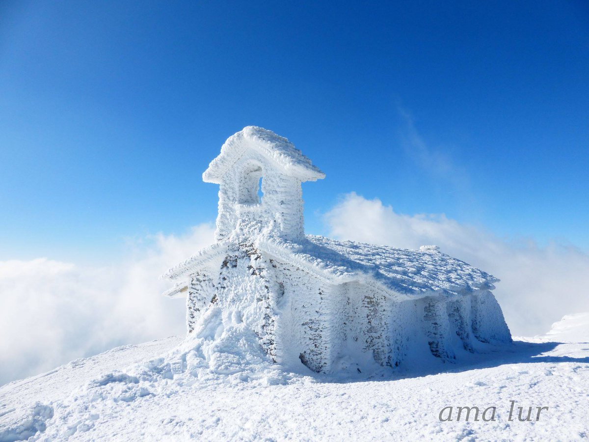 VisitNavarra's tweet photo. Impresionante foto de San Donato tras las nevadas (Vía @CedernaGaralur) #Navarra https://t.co/Pvm2xbfiQ2