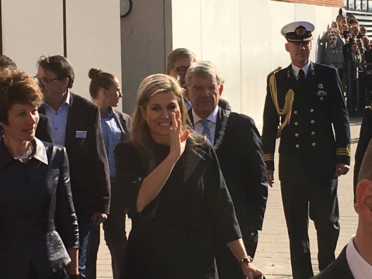 bankvoordeklas's tweet photo. Onze koningin bij de opening van de #weekvanhetgeld! https://t.co/SheLbcC5jF