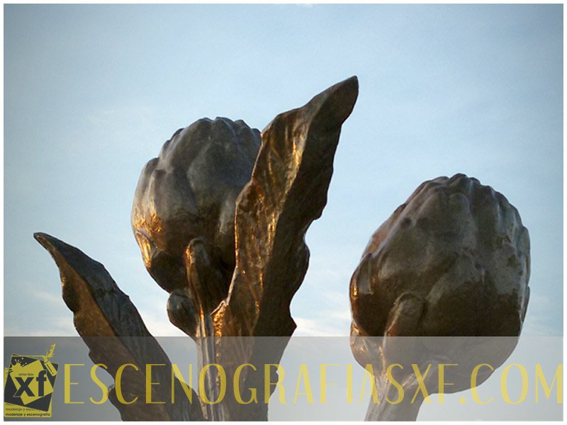 XimoFoix's tweet photo. Escultura alcachofa de cinco metros https://t.co/22kiGU9Dgk https://t.co/KnaPoAZZFg