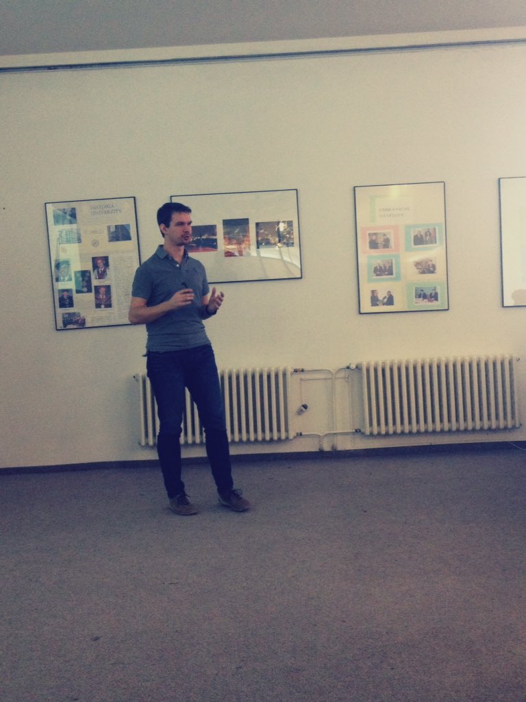 FMKucm's tweet photo. "Vytvárajte hodnoty, nie peniaze." (@michalmesko z @martinus_sk o podnikaní, dnes na #fmkucm) https://t.co/RJPR6mCbrN