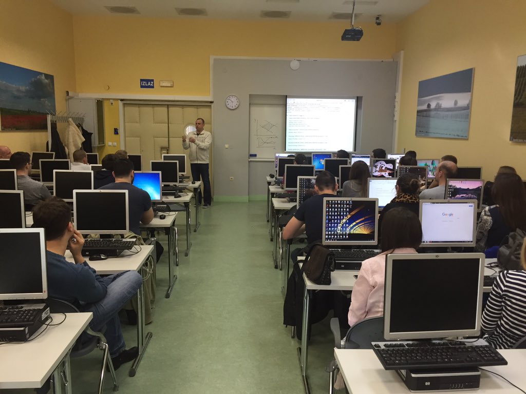 Započela je nova e-marketing akademija. Led probijaju <a href="/damirpod/">Damir Podhorski</a> <a href="/DCernoga/">Davorin Cernoga</a> i <a href="/KarloKonig/">Karlo König</a> cc <a href="/EFOsijek/">Ekonomski fakultet</a>