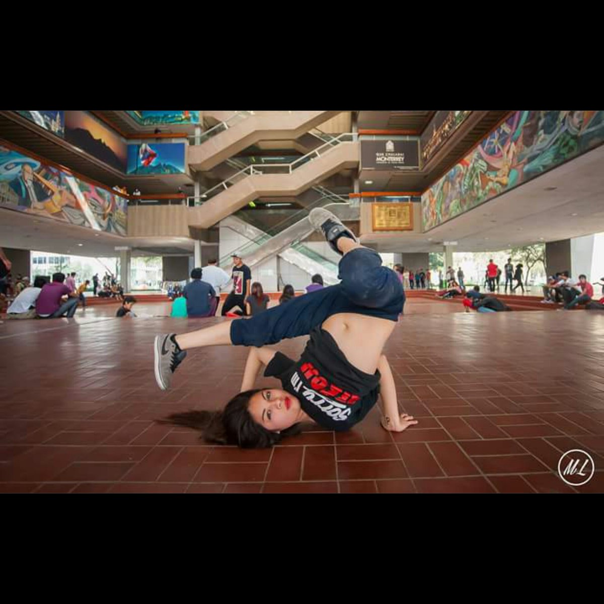 Bgirl_ZOELY's tweet photo. #GirlStreet 🎵✌😎 #Zoely #Girlfresh https://t.co/ycIXzo6HZE