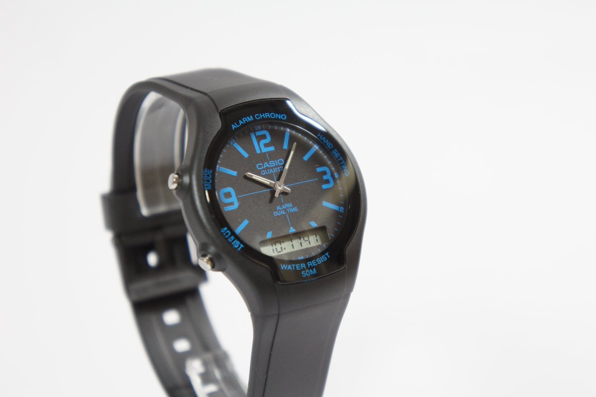 vvzozo's tweet photo. ありそうでなかった珍しい配色のアナデジ！！【CASIO】AW90H https://t.co/XJJuM0kH6Q デジタルとアナログどっちにしようかなって思っている人は、どちらも使えるアナデジで決まり☆ https://t.co/mcrFjirUY9