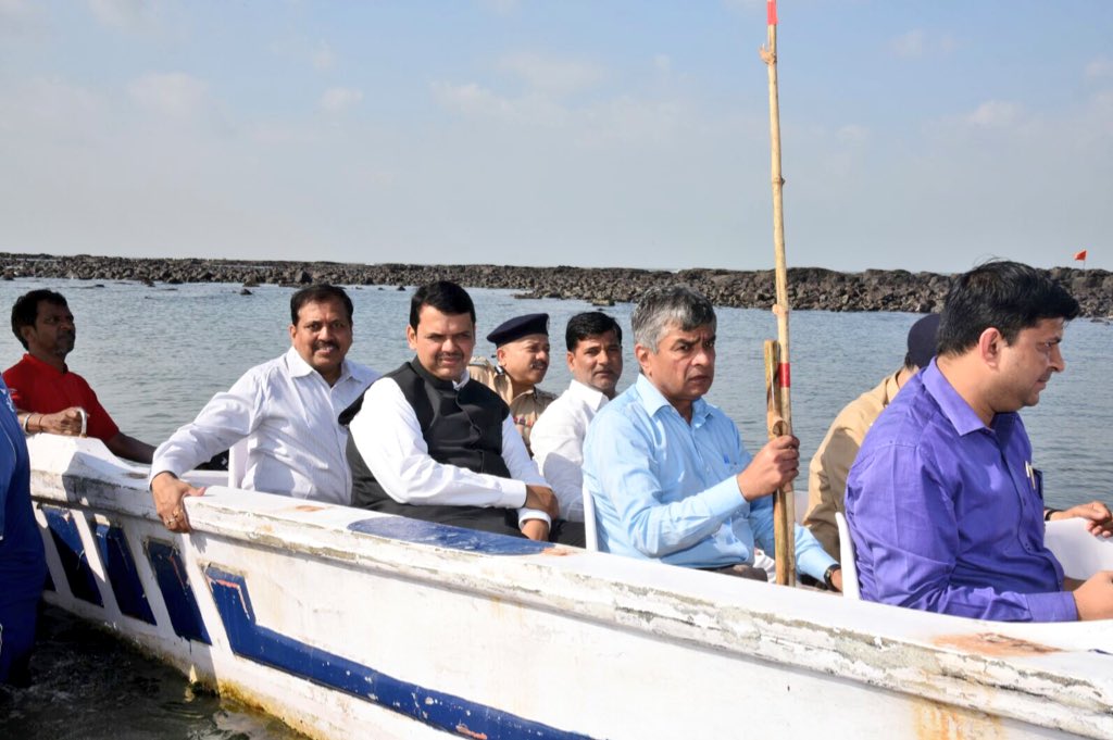 CMOMaharashtra's tweet photo. CM @Dev_Fadnavis visited the site of Chhatrapati Shivaji Maharaj memorial in Arabian Sea, this morning. https://t.co/wDRgHijmho