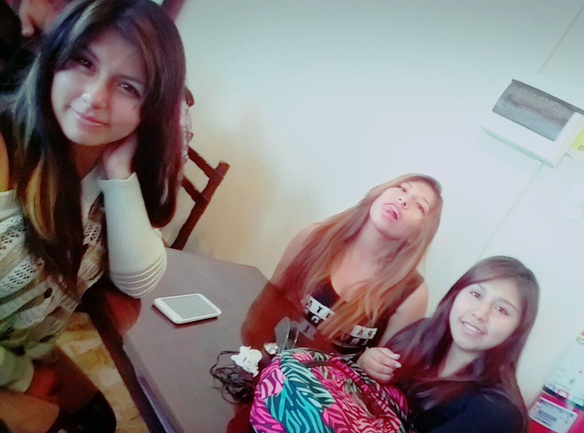 GemaJs9's tweet photo. Cuando las conocí, parecian normales hahahaha #madgirls💕💕 #Yesmin #Karin #Gema https://t.co/cxQqUPmRVZ