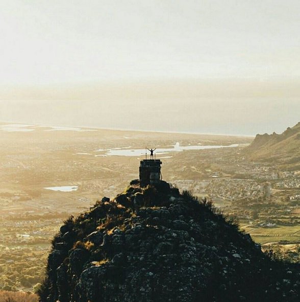 capetownmag's tweet photo. It's a clear and bright day with a high of 29C. Perfect to chase away those Monday blues...
Image: Ramon Mellett https://t.co/rbvXpDe4Zo