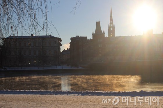 [머니투데이] 기업수요에 맞춰 이민정책 바꾼 '창업 선진국' 스웨덴
- 스웨덴 이민정책 살펴보니...
▶goo.gl/MG3RE4
#이자스민 #새누리당 #비례대표 #이민정책 #스웨덴 #창업