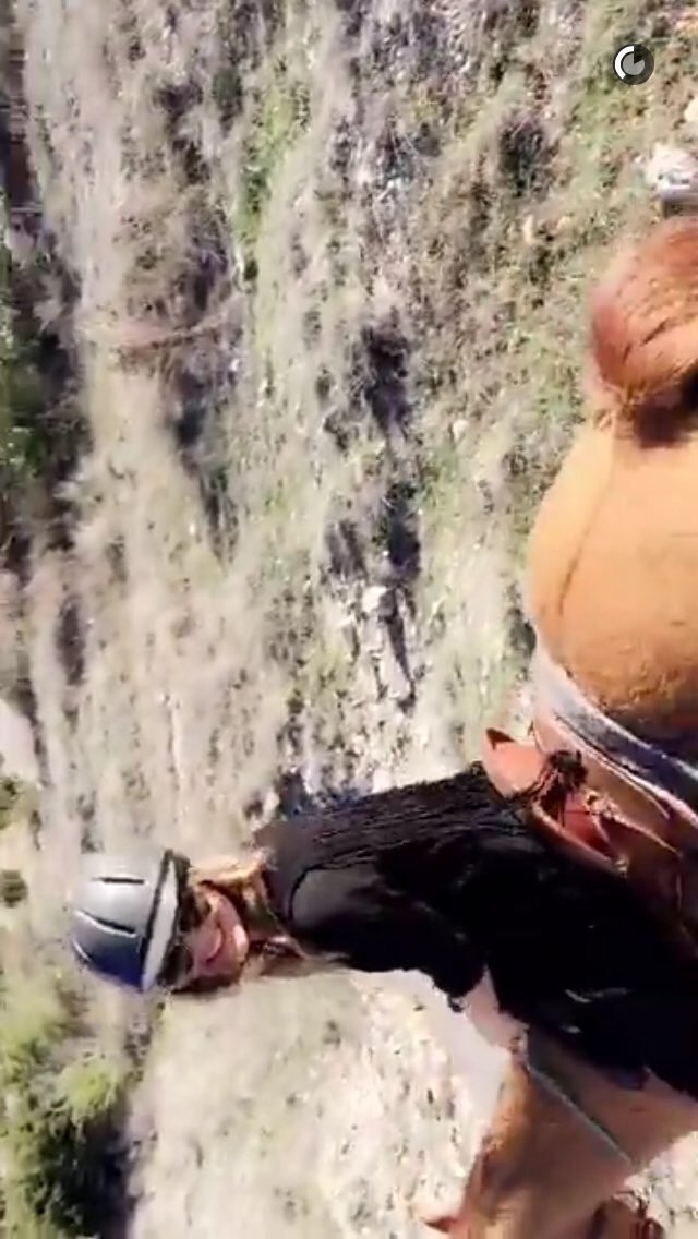 EleanorDiamonds's tweet image. Eleanor today with friends 💋👏🏻