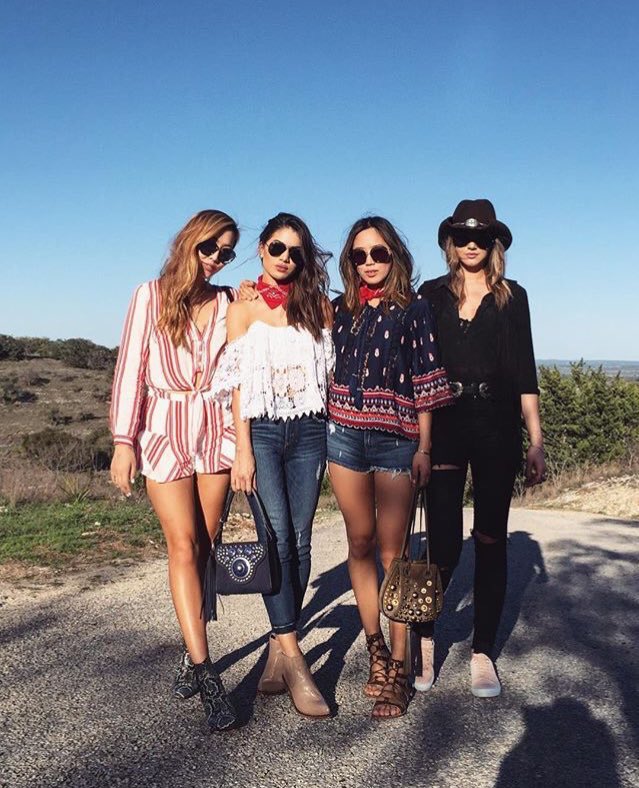 EleanorDiamonds's tweet image. Eleanor today with friends 💋👏🏻