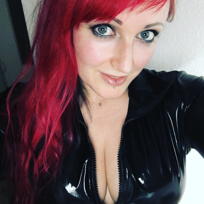 https://t.co/usK7FPSXhz
 #mydirtyhobby #piercing  #fetisch #lack #boobs #titten #brüste #naturbusen #redhead