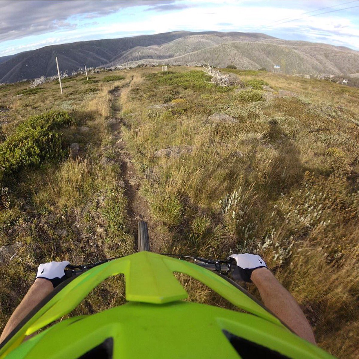 worldtrail's tweet photo. Monday afternoon perfection at @Falls_Creek with Ryan De La Rue 🙌🏻 https://t.co/xVEZwo5EGf