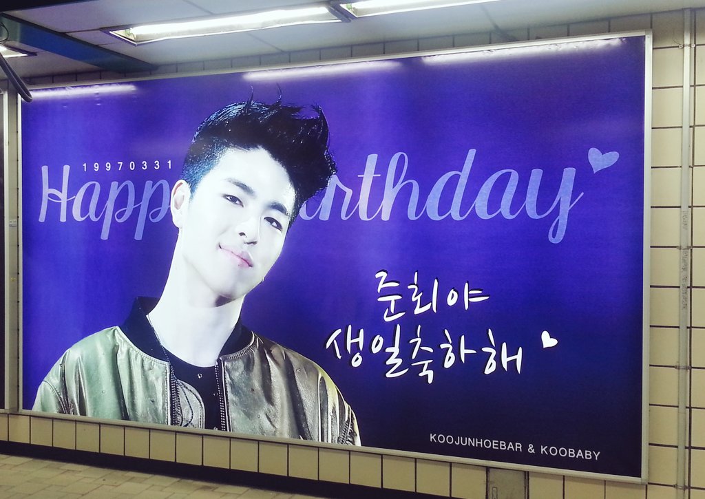 koobaby0331's tweet photo. 준회 20번째 생일을 축하하기 위해 신촌역에 광고가 설치 되었습니다!!😘(~4.14일까지)많이 보러 와 주세요!!
인증샷도 많이 찍어서 멘션 주세요!!3분을 추첨해서 구베이비에서 준비한 선물을 드립니다!!💜💜 https://t.co/ojDGaCLPWO