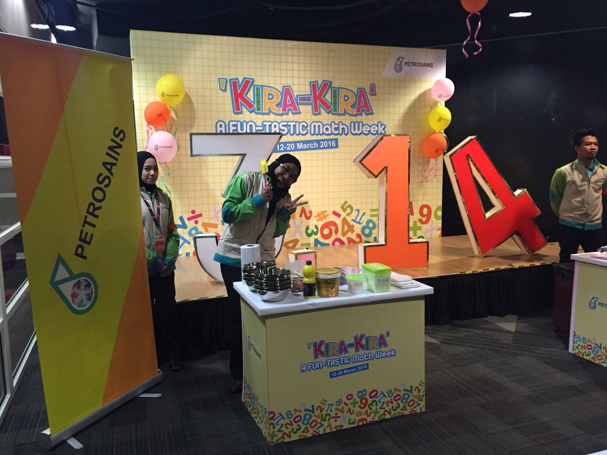 petrosains's tweet photo. Science communicators having a funtastic time showing all that maths=cool! @aspac2012 #worldsciencecentreday #piday https://t.co/kwVrJlrnyf