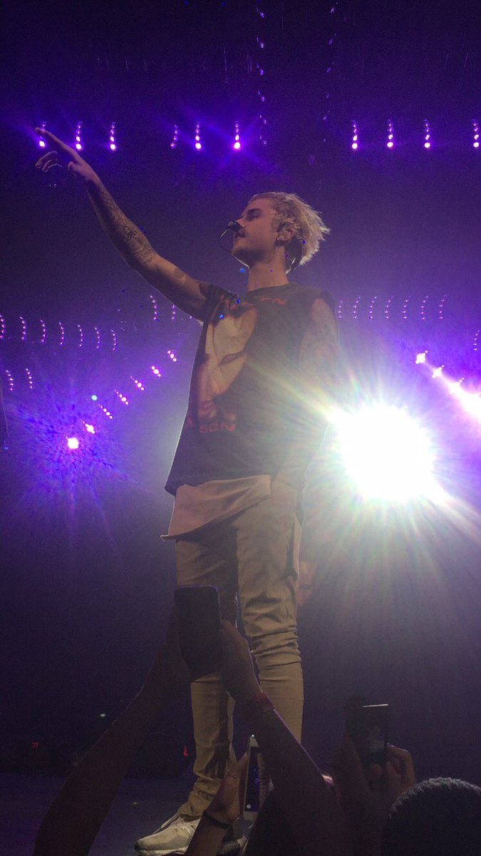 MariroseLovesJB's tweet photo. Tonight was the best night of my life @justinbieber https://t.co/TqoZmZrrJD