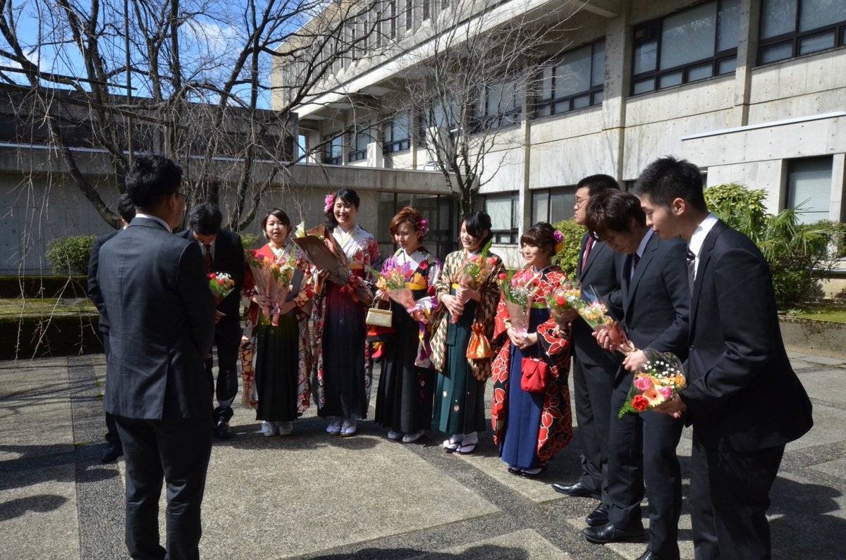ketasa2828's tweet photo. 卒業しちゃったーやだーかなしー
先輩方ご卒業おめでとうございます！！
宮下研大好きだー！！！ https://t.co/LLVHn32Z3M