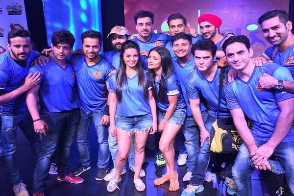 ETimesTV's tweet photo. #BoxCricketLeague on @comnightsbachao!

@ColorsTV
@Krushna_KAS
@bharti_lalli

https://t.co/EhhjhwfL8O https://t.co/w7pciXILSw
