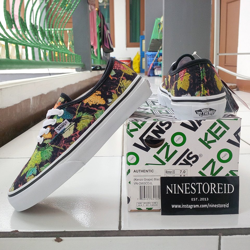 ninestoreid09's tweet photo. Vans Authentic Kenzo women (waffle ICC)/size: 37-40/harga: 320rb

Order > BBM: 2af7caff , LINE: ninestoreid09 https://t.co/LGkZkUk9pt