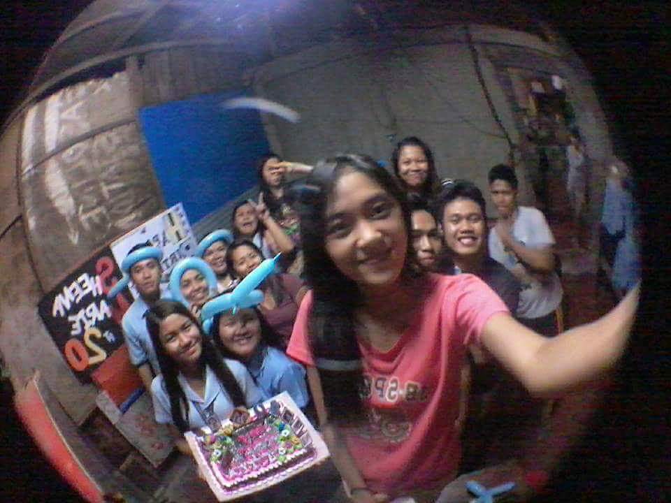 ersiangbulilit's tweet photo. Happy birthday Sheeng Mariel 😚 #sheenamarieat20 #fbof #earthworms #lateupload https://t.co/IoZLtW3Xah