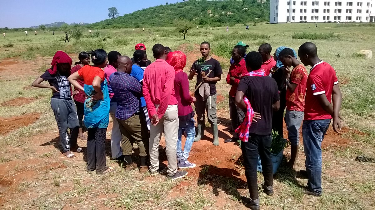 RotaractDodoma's tweet photo. Dodoma's #bwanamisitu and forest researcher, Mr. Elifuraha Elisha educating us about tree species... https://t.co/fCenhqf83x