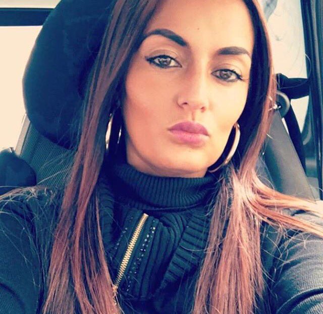 GossipRoomOff's tweet image. 1 #RT = 1 bon anniversaire à Anissa alias Maeva qui fête aujourd'hui ses 39 ans ! 🎉🎂🎈🎊