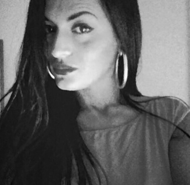 GossipRoomOff's tweet image. 1 #RT = 1 bon anniversaire à Anissa alias Maeva qui fête aujourd'hui ses 39 ans ! 🎉🎂🎈🎊