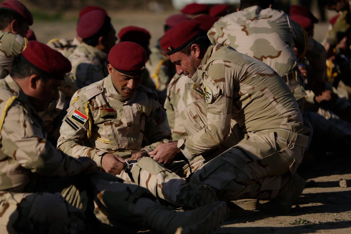 تدريبات الجيش العراقي الجديده على يد المستشارين الامريكان  - صفحة 3 CdfhzD_UkAATEor