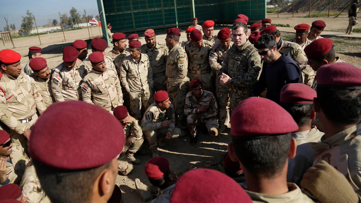 تدريبات الجيش العراقي الجديده على يد المستشارين الامريكان  - صفحة 3 CdfhzDsUYAEksFh