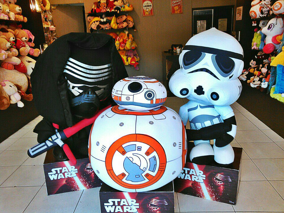 mahdesi's tweet photo. #StarWars #TheForceAwakensID (@ Istana Boneka Gift Factory Ponkel) https://t.co/UEfX1vGIZg https://t.co/rvOgTcNHOI