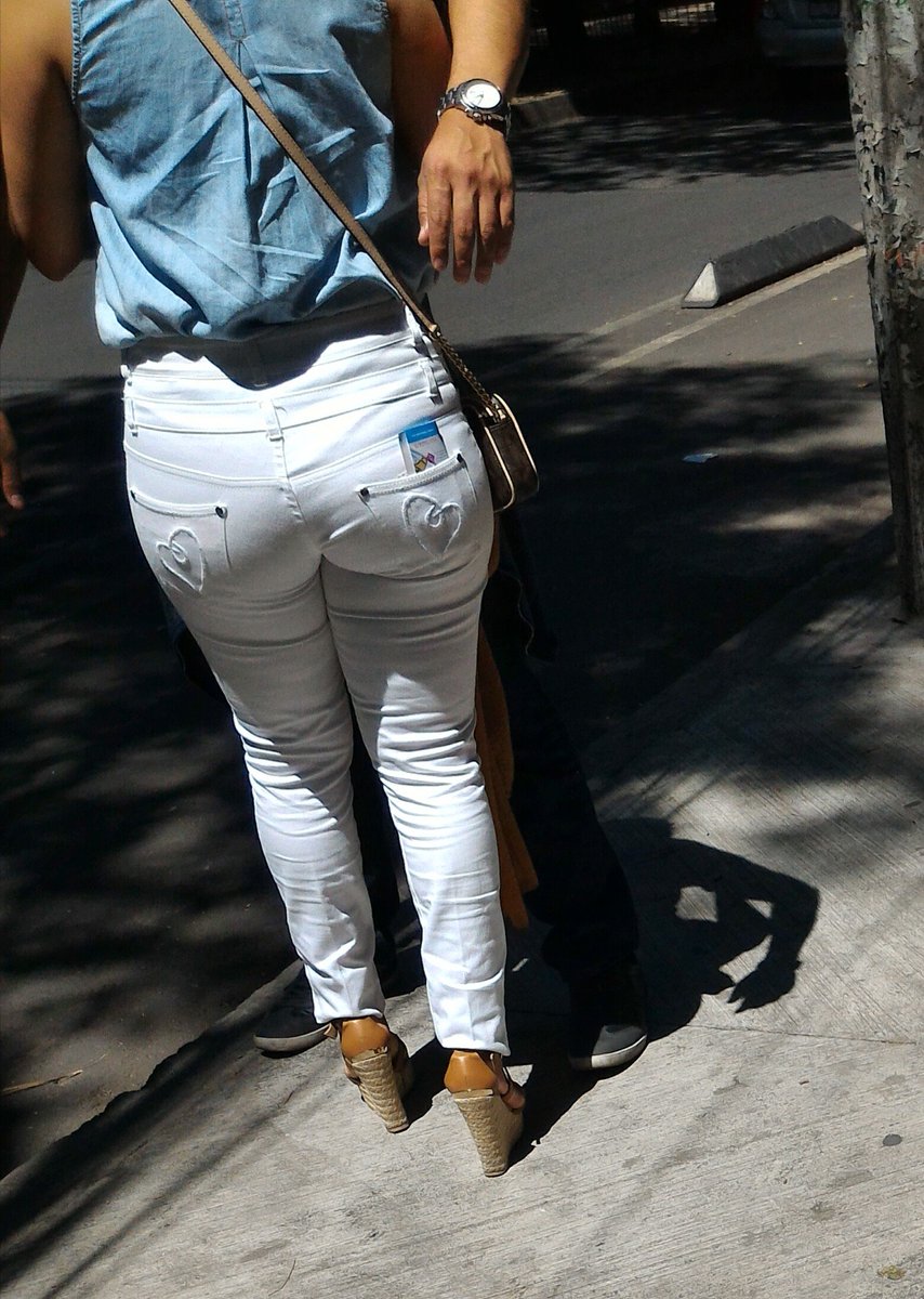 VyrFeetMX's tweet photo. #CulosDF #CulosCondesa #DomingodeCulos Culito en pantalón blanco @CreepVoyeurMx @culohunter @MexicanoVoyeur @CulozDf https://t.co/Dhf9M0I17i
