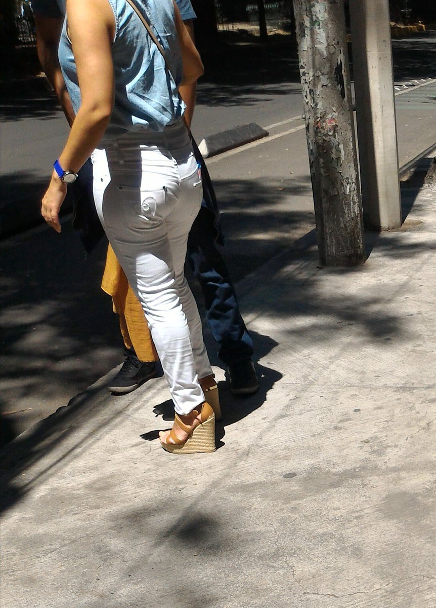 VyrFeetMX's tweet photo. #CulosDF #CulosCondesa #DomingodeCulos Culito en pantalón blanco @CreepVoyeurMx @culohunter @MexicanoVoyeur @CulozDf https://t.co/Dhf9M0I17i