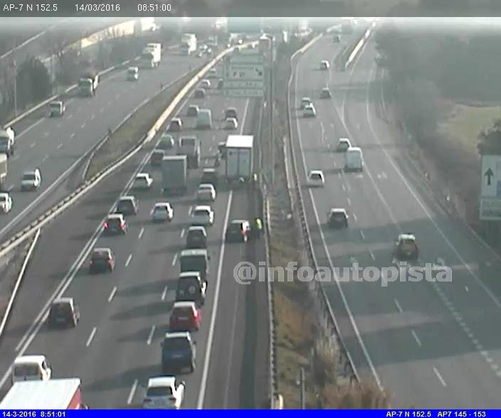 infoautopista's tweet photo. Retención de 1 km por un accidente en #AP7 km 152.5 (St.Cugat – Cerdanyola) -> Girona. https://t.co/F8MHdykXxU