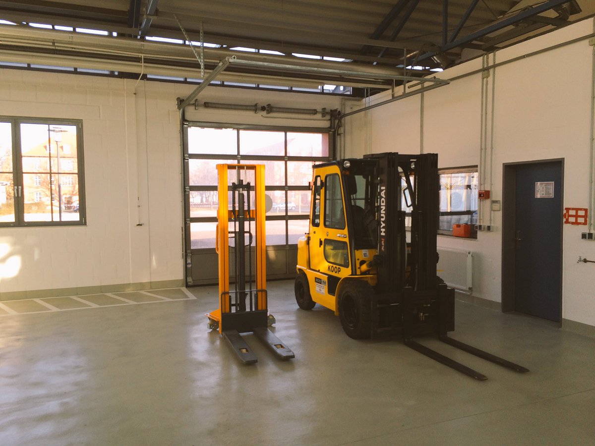 Vulkanfiber's tweet photo. Heute geht es los! Der Aufbau kann beginnen. #FHSWF #Campus #Soest #H2 #Vulkanfiber @Campus_Soest https://t.co/sP4xsDdY7q