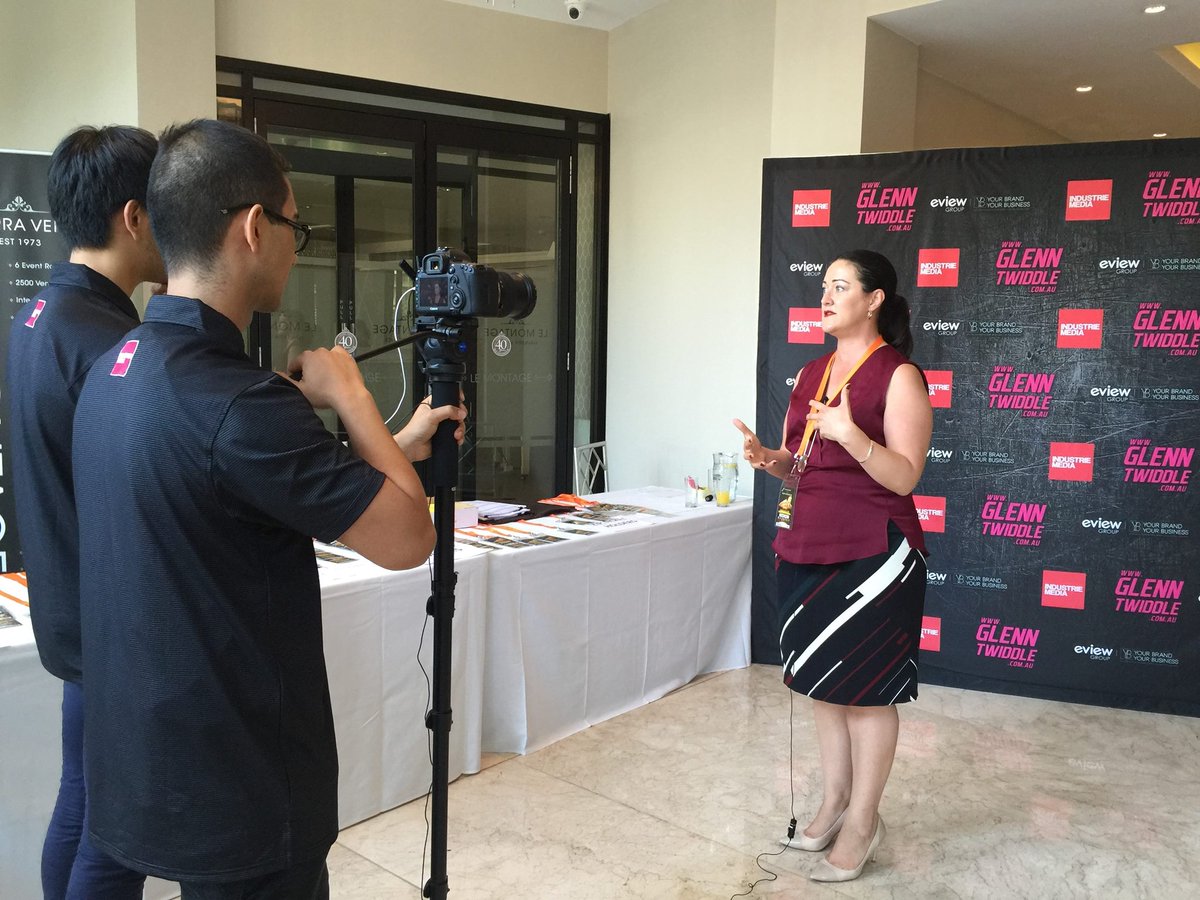 dimosons's tweet photo. Our GM, Always in the limelight.. #dimosons #realestate #realestatearmageddon #training #worldclass https://t.co/kuAAnodZEM