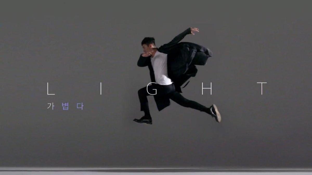 GD_WORLDWIDE's tweet photo. [CAPS] MOONSHOT CUSHION CF

#GD #빅뱅 #지드래곤 #GDRAGON https://t.co/hSAE42prxP