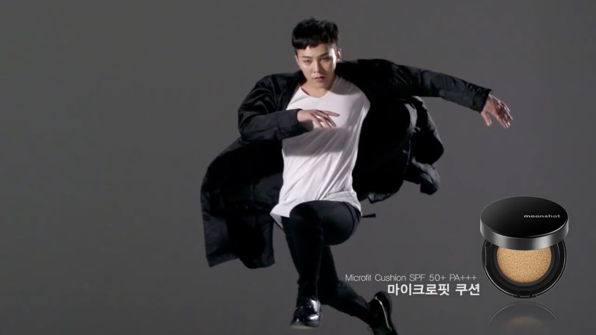 GD_WORLDWIDE's tweet photo. [CAPS] MOONSHOT CUSHION CF

#GD #빅뱅 #지드래곤 #GDRAGON https://t.co/hSAE42prxP